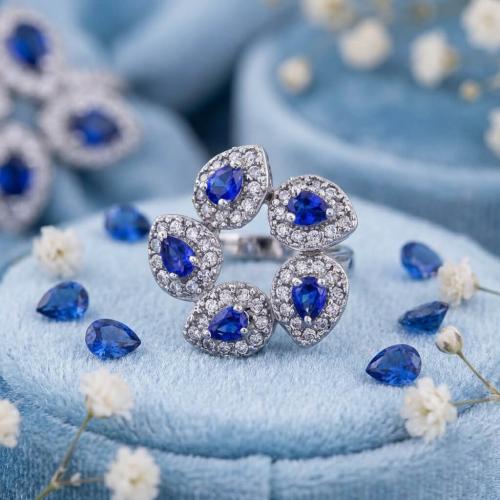 Дамски златен пръстен с циркони