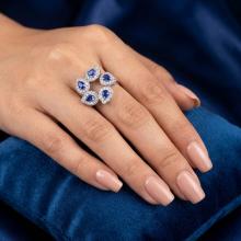 Дамски златен пръстен с циркони