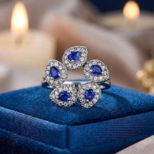 Дамски златен пръстен с циркони