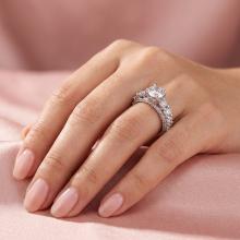 Дамски златен пръстен Queen Charlotte Дамски златен пръстен Queen Charlotte