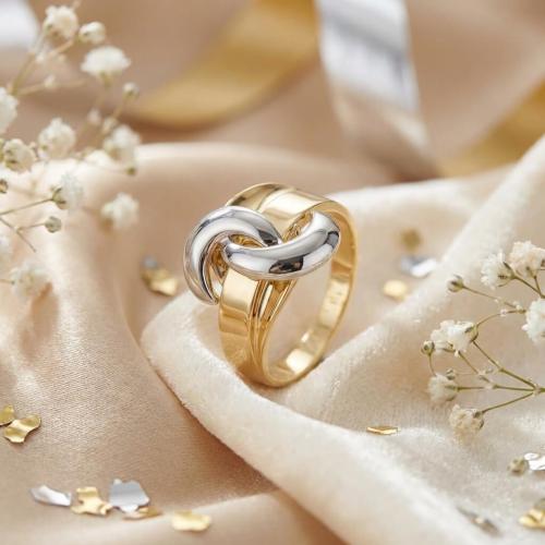 Дамски златен пръстен Прегръдка