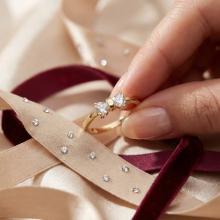 Дамски златен пръстен Панделка