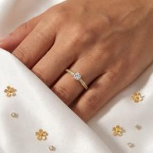 Дамски златен пръстен Queen Nicole Дамски златен пръстен Queen Nicole