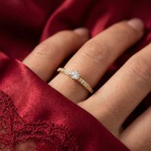 Дамски златен пръстен Queen Nicole Дамски златен пръстен Queen Nicole