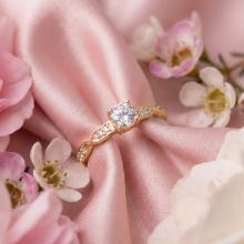 Дамски златен пръстен Queen Augusta