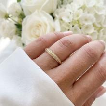 Брачна халка с циркони