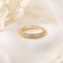 Брачна халка с циркони