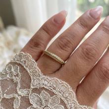 Брачна халка с циркони