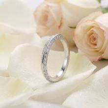 Брачна халка с циркони