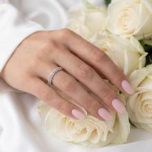 Брачна халка с циркони