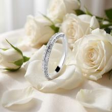 Брачна халка с циркони