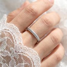 Брачна халка с циркони