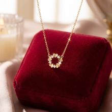 Златно колие Love in Circle