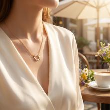 Златно колие Love in Circle