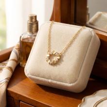 Златно колие Love in Circle