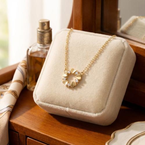 Златно колие Love in Circle