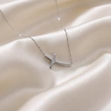 Златно колие с кръст