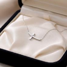 Златно колие с кръст