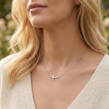 Златно колие с кръст