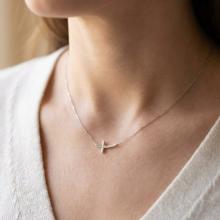 Златно колие с кръст