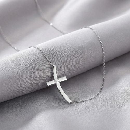 Златно колие с кръст