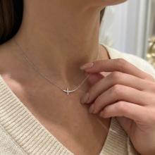 Златно колие с кръст