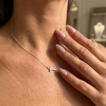 Златно колие с кръст