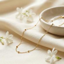 Нежно златно колие с топчета Нежно златно колие с топчета