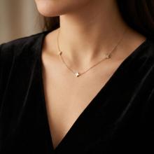 Златно колие Детелинки с бял седеф