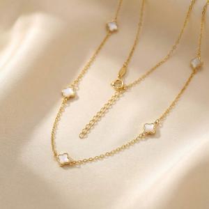 Златно колие Детелинки с бял седеф