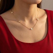 Златно колие Детелинки с бял седеф Златно колие Детелинки с бял седеф