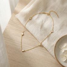 Златно колие Детелинки с бял седеф Златно колие Детелинки с бял седеф