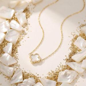 Златно колие Детелинка с бял седеф-7мм