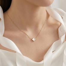 Златно колие Детелинка с бял седеф-7мм