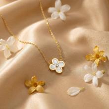 Златно колие Clover