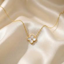 Златно колие Clover