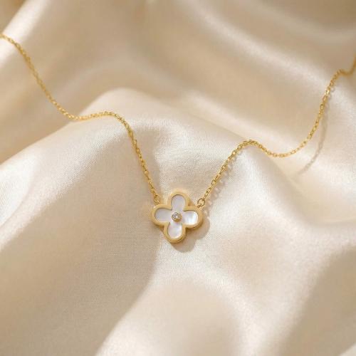 Златно колие Clover