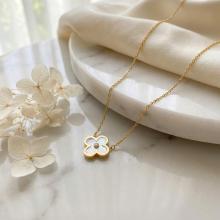 Златно колие Clover