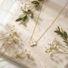 Златно колие Clover