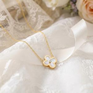 Златно колие Clover 