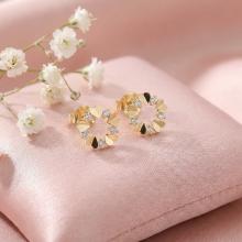 Златни обеци Love in Circle Златни обеци Love in Circle