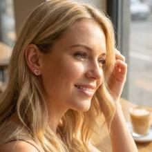 Златни обеци Любов с бели циркони Златни обеци Любов с бели циркони