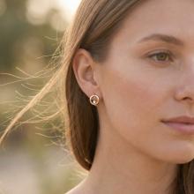 Златни обеци Камък