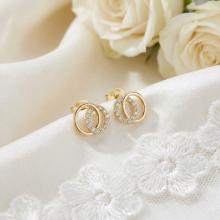 Златни обеци Нера Златни обеци Нера