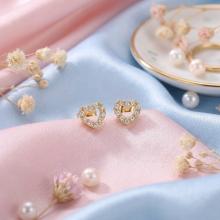 Златни обеци Сърца с циркони Златни обеци Сърца с циркони