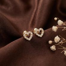 Златни обеци Сърца с циркони Златни обеци Сърца с циркони