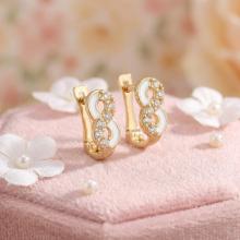 Златни детски обеци Безкрайност