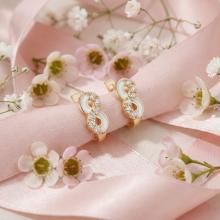 Златни детски обеци Безкрайност