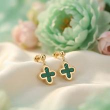 Златни обеци Детелинки с малахит Златни обеци Детелинки с малахит