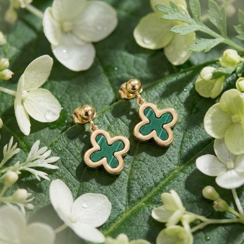 Златни обеци Детелинки с малахит